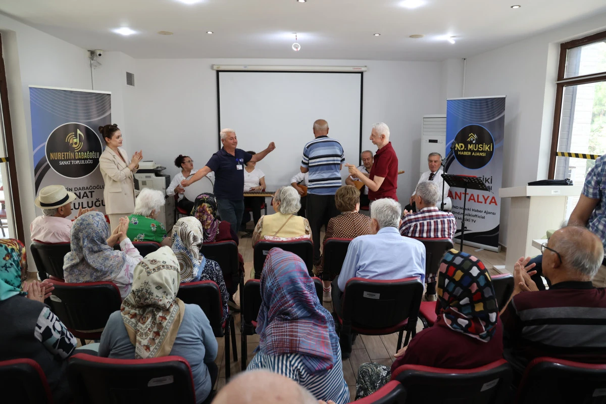 Antalya&rsquo;da Alzheimer hastalarına moral! Mavi Ev sakinleri etkinlikte buluştu