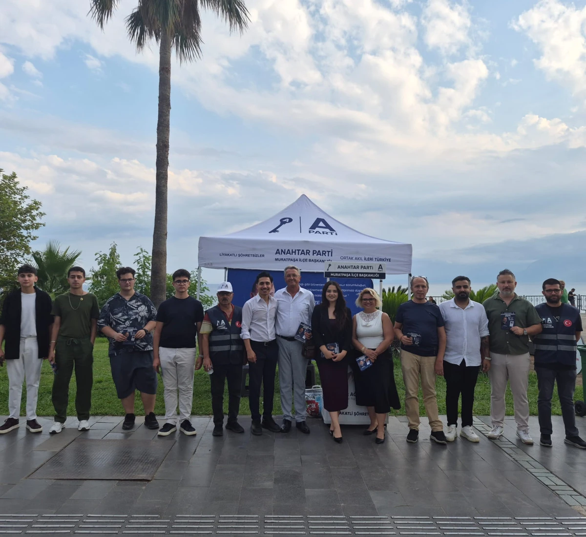 Antalya'da Anahtar Parti Muratpaşa Teşkilatı sahaya indi