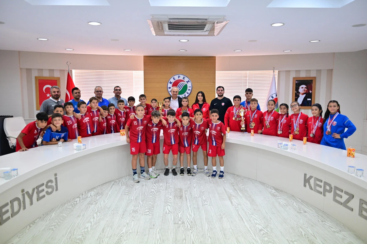 Antalya'da Kepez&rsquo;in şampiyon gen&ccedil;leri Kocag&ouml;z&rsquo;le buluştu