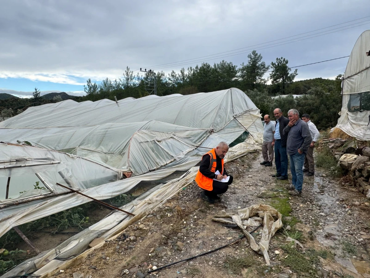 Antalya'da sel yıktı ge&ccedil;ti! Ekipler hasar tespiti yaptı