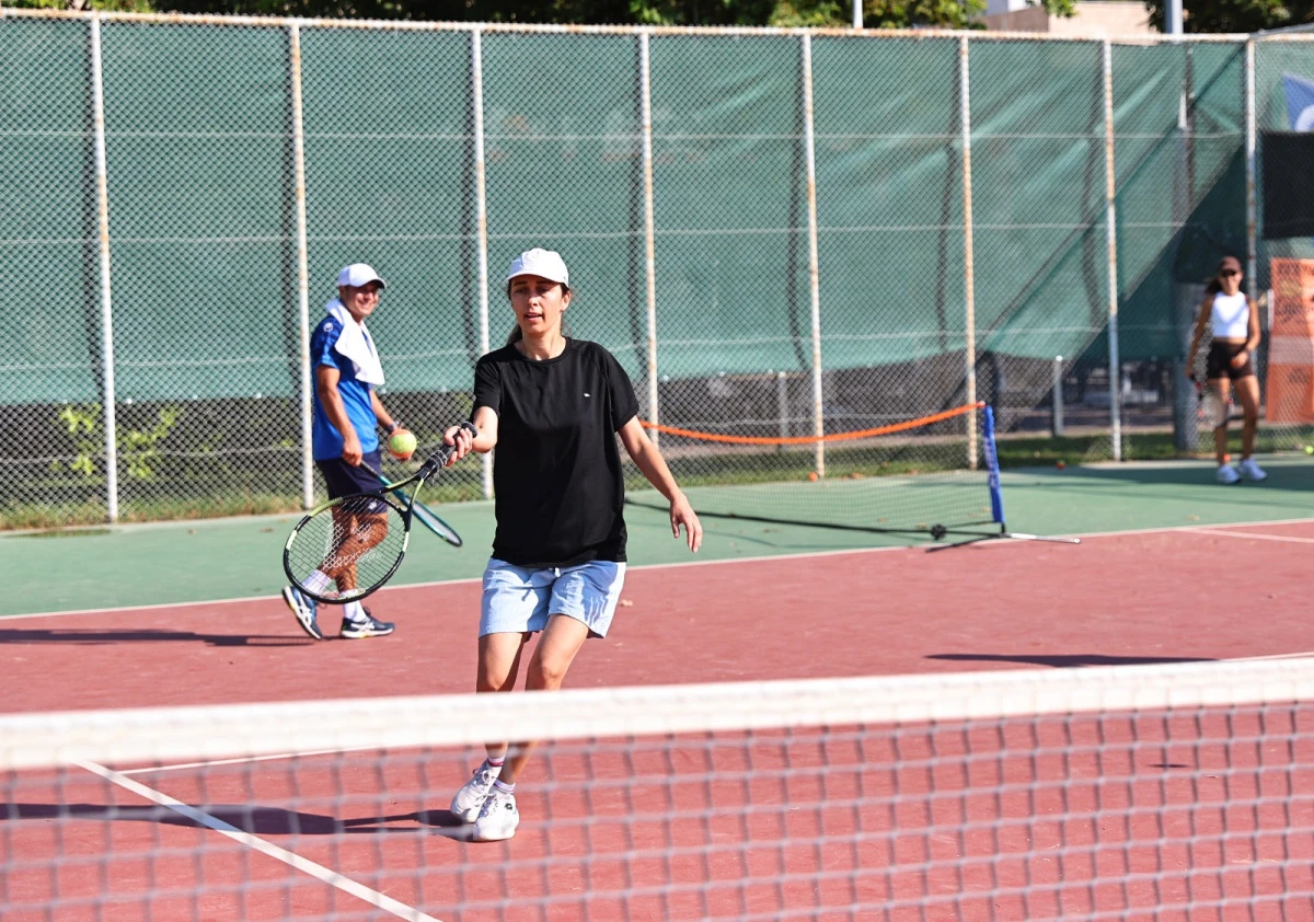 Antalya&rsquo;da &uuml;cretsiz tenis kursları s&uuml;r&uuml;yor