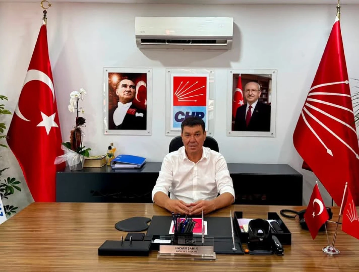 CHP Antalya İl Başkanı Şahin: Millet barınamıyor, AK Parti betonla &ouml;v&uuml;n&uuml;yor